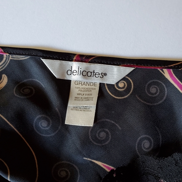 Delicates satin chemise - Picture 5 of 6